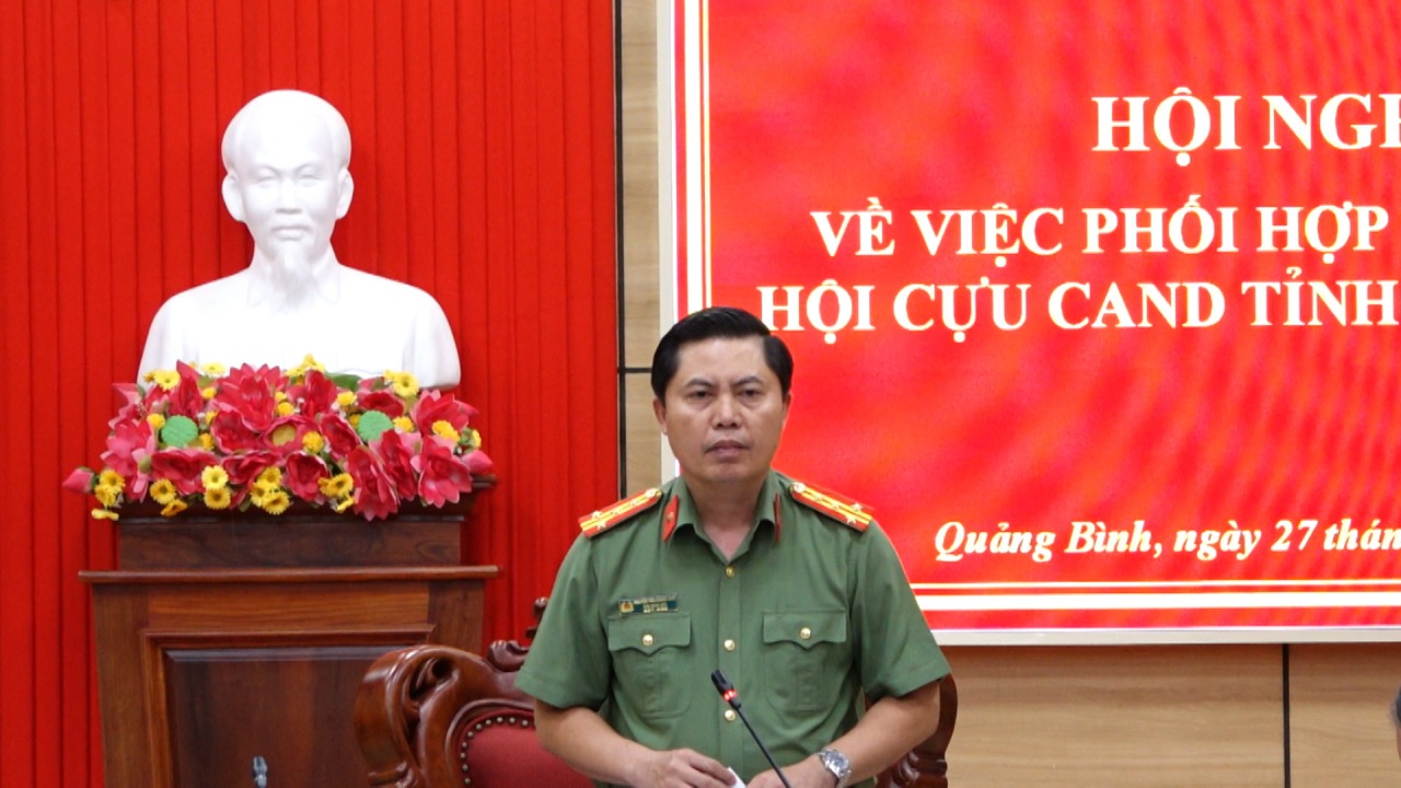 đồng chí Đại tá Nguyễn Tiến Hoàng Anh- Phó Giám đốc Công an tỉnh phát biểu tại Hội nghị