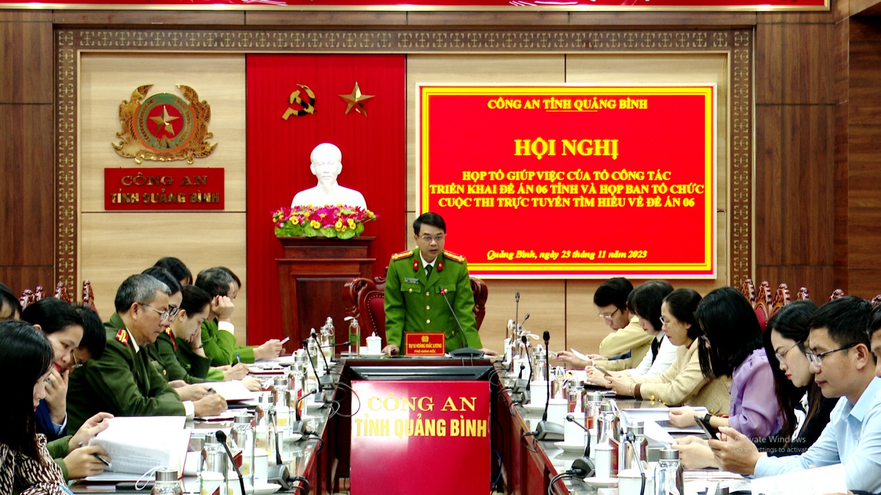 Đại tá Hoàng Khắc Lương - Phó Giám đốc Công an tỉnh phát biểu tại hội nghị